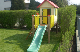 Domeček se skluzavkou