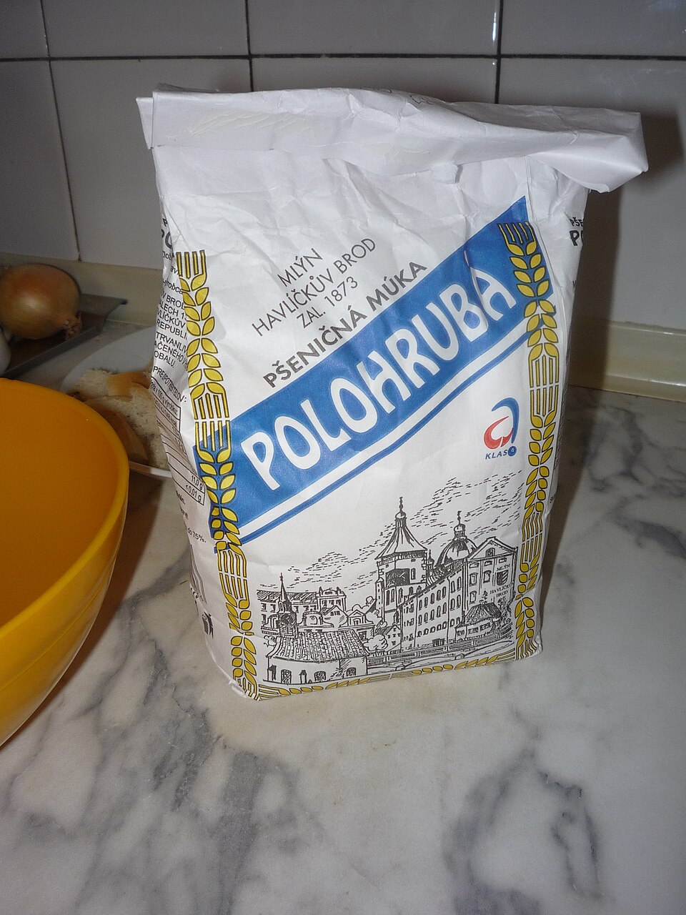 Polohrubá mouka